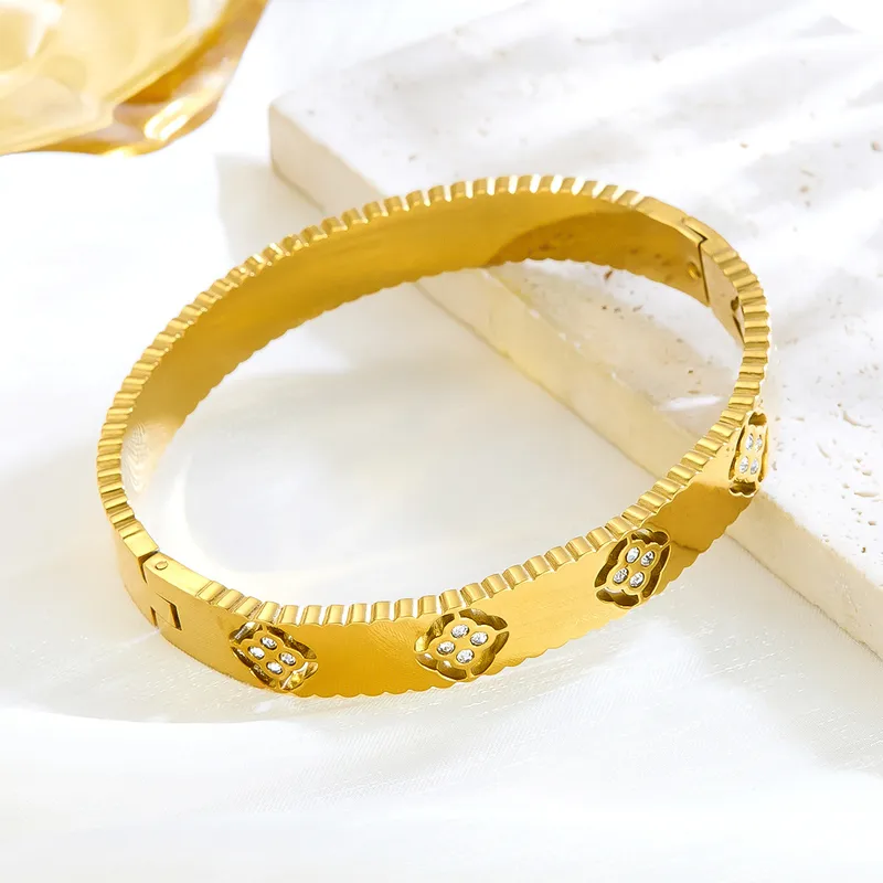 VIDA BANGLE