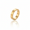ZARRIN Gold Ribbed Band Ring